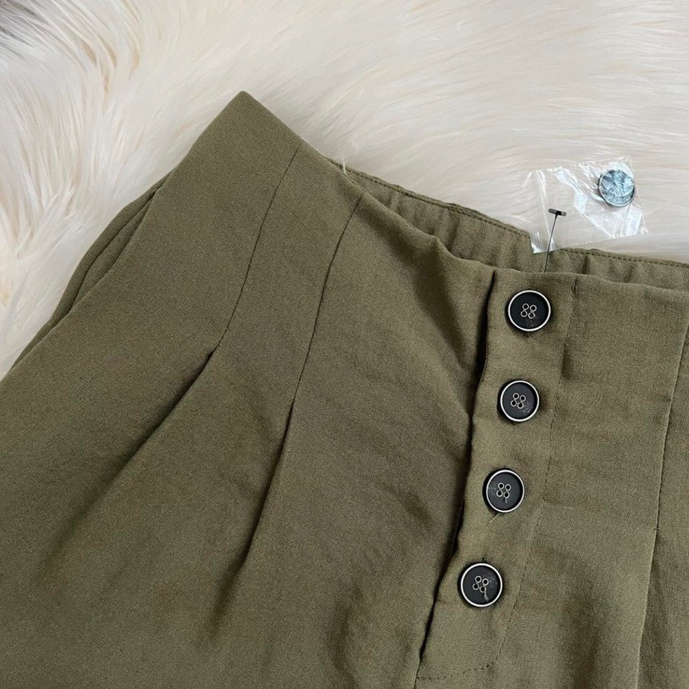 Lulu’s Shorts - Picture 3 of 4